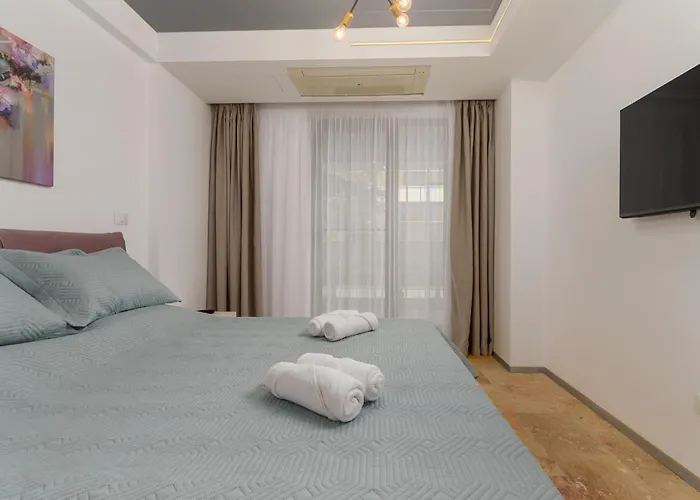 Astria Monaco - Complex Novum